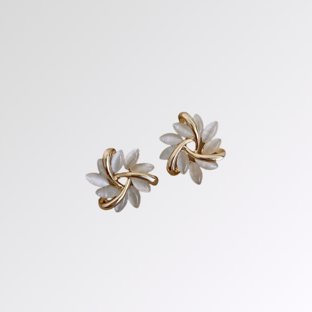 Ambre | Boucles d'oreilles en cercle avec des pétales d'opale