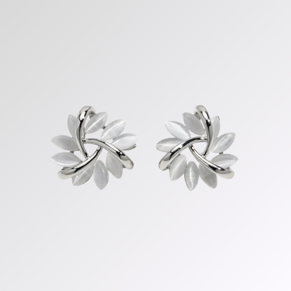 Ambre | Boucles d'oreilles en cercle avec des pétales d'opale