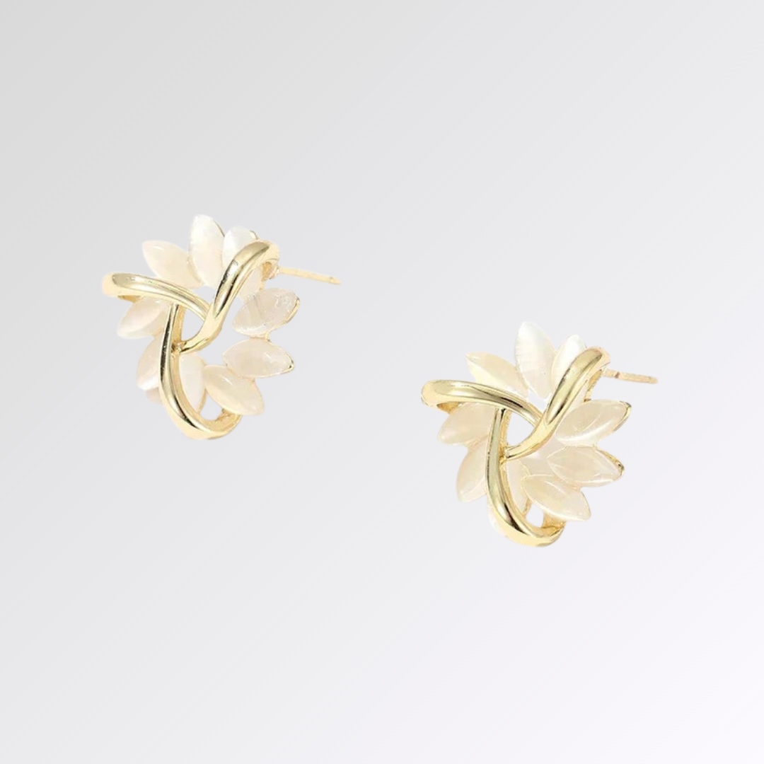 Ambre | Boucles d'oreilles en cercle avec des pétales d'opale