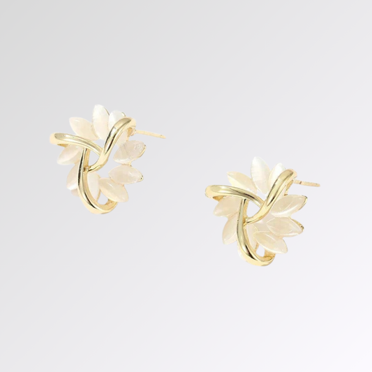 Ambre | Boucles d'oreilles en cercle avec des pétales d'opale